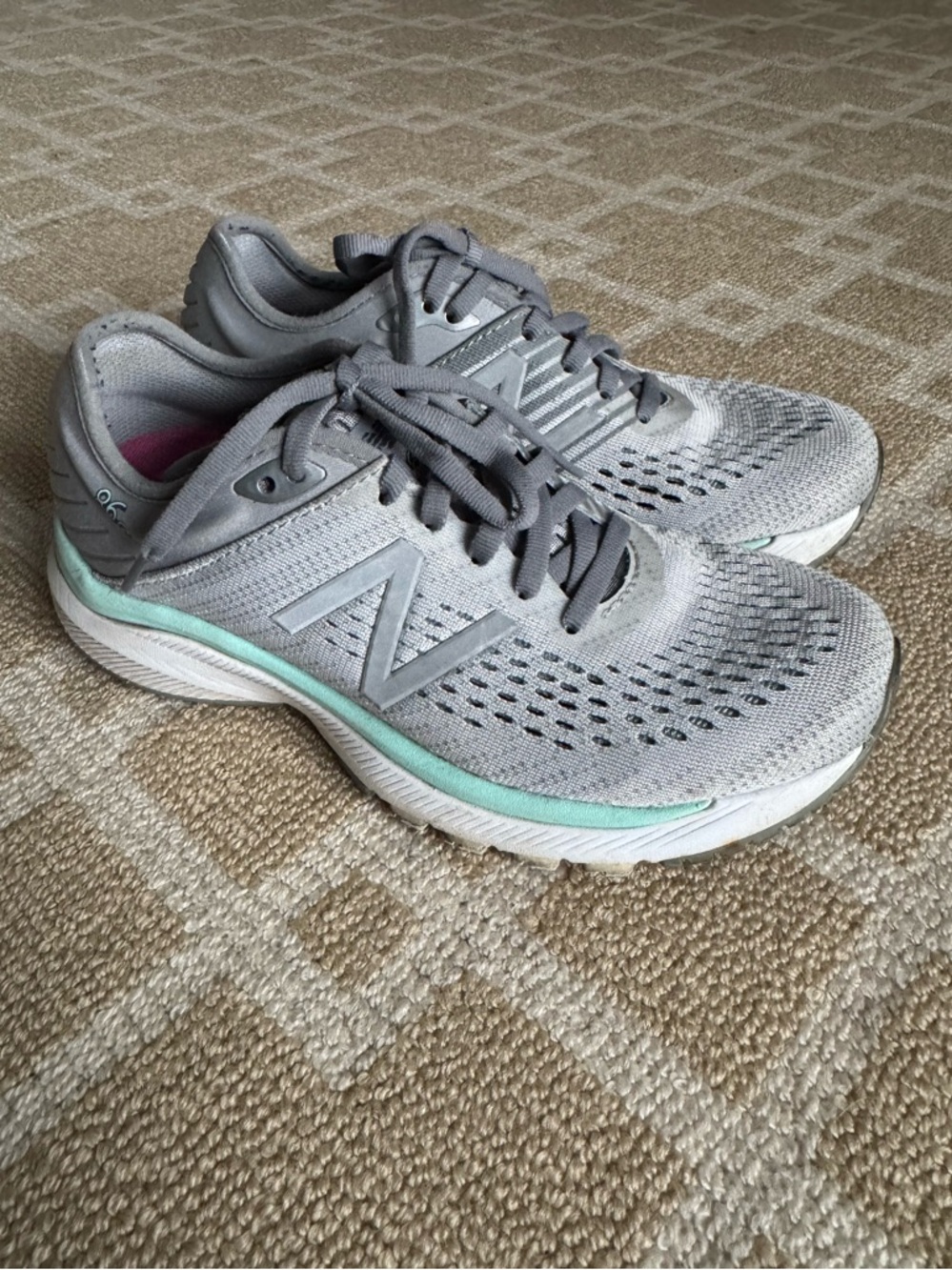 New Balance 860v10 Running Shoes Gray Mint Cushioned Sneaker Trainer Size 5.5 - Picture 3 of 12